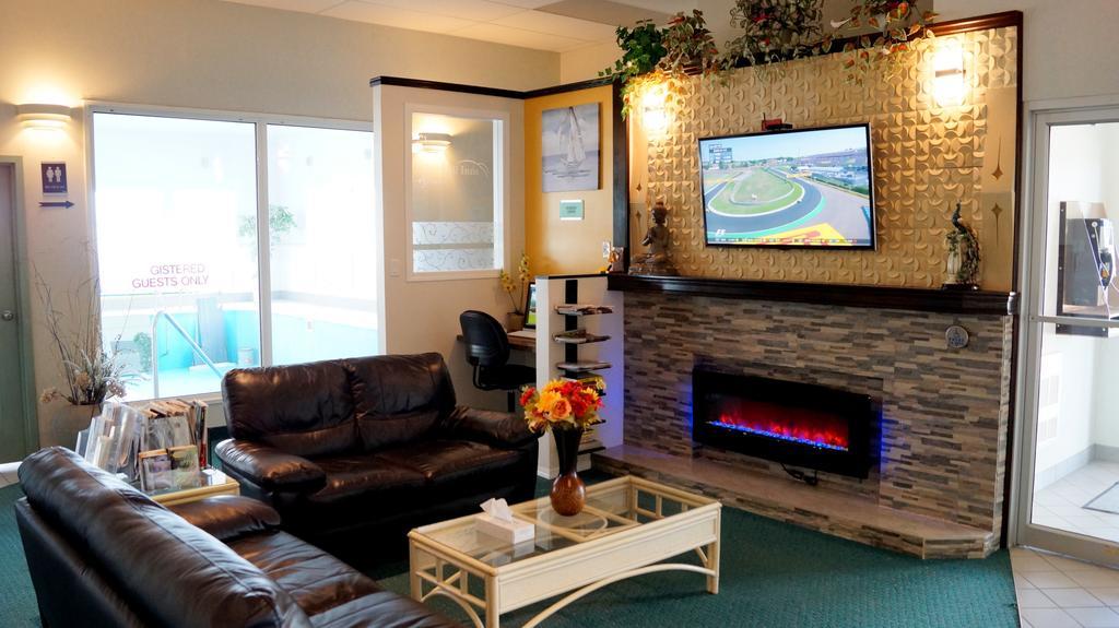 Bay Hill Inns & Suites Neepawa Extérieur photo