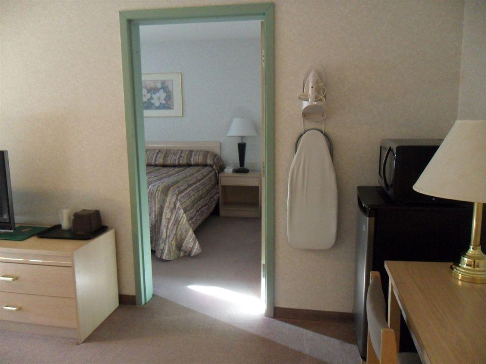 Bay Hill Inns & Suites Neepawa Extérieur photo