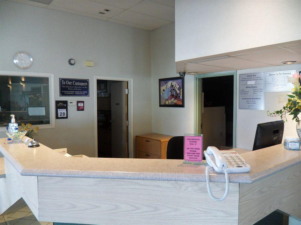 Bay Hill Inns & Suites Neepawa Extérieur photo