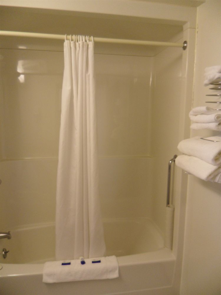 Bay Hill Inns & Suites Neepawa Extérieur photo