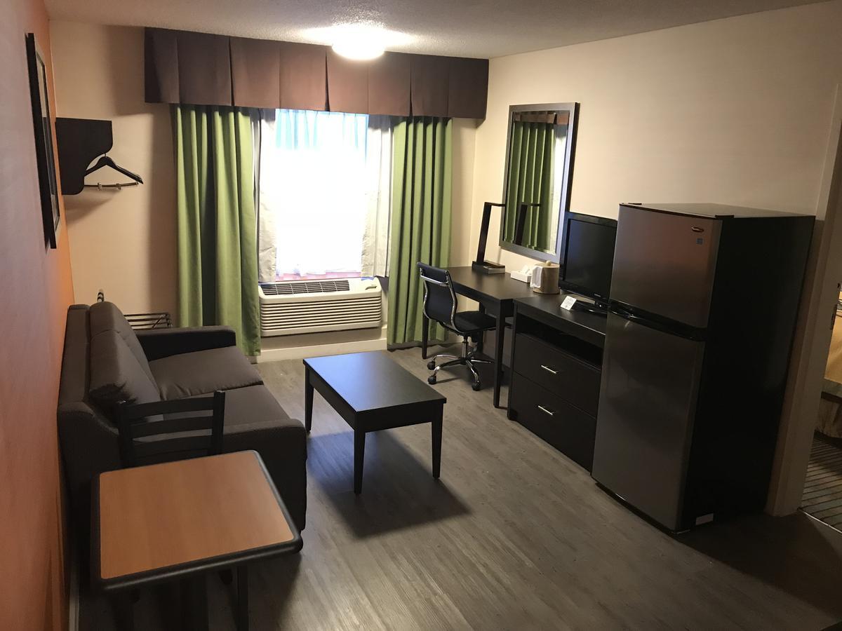 Bay Hill Inns & Suites Neepawa Extérieur photo