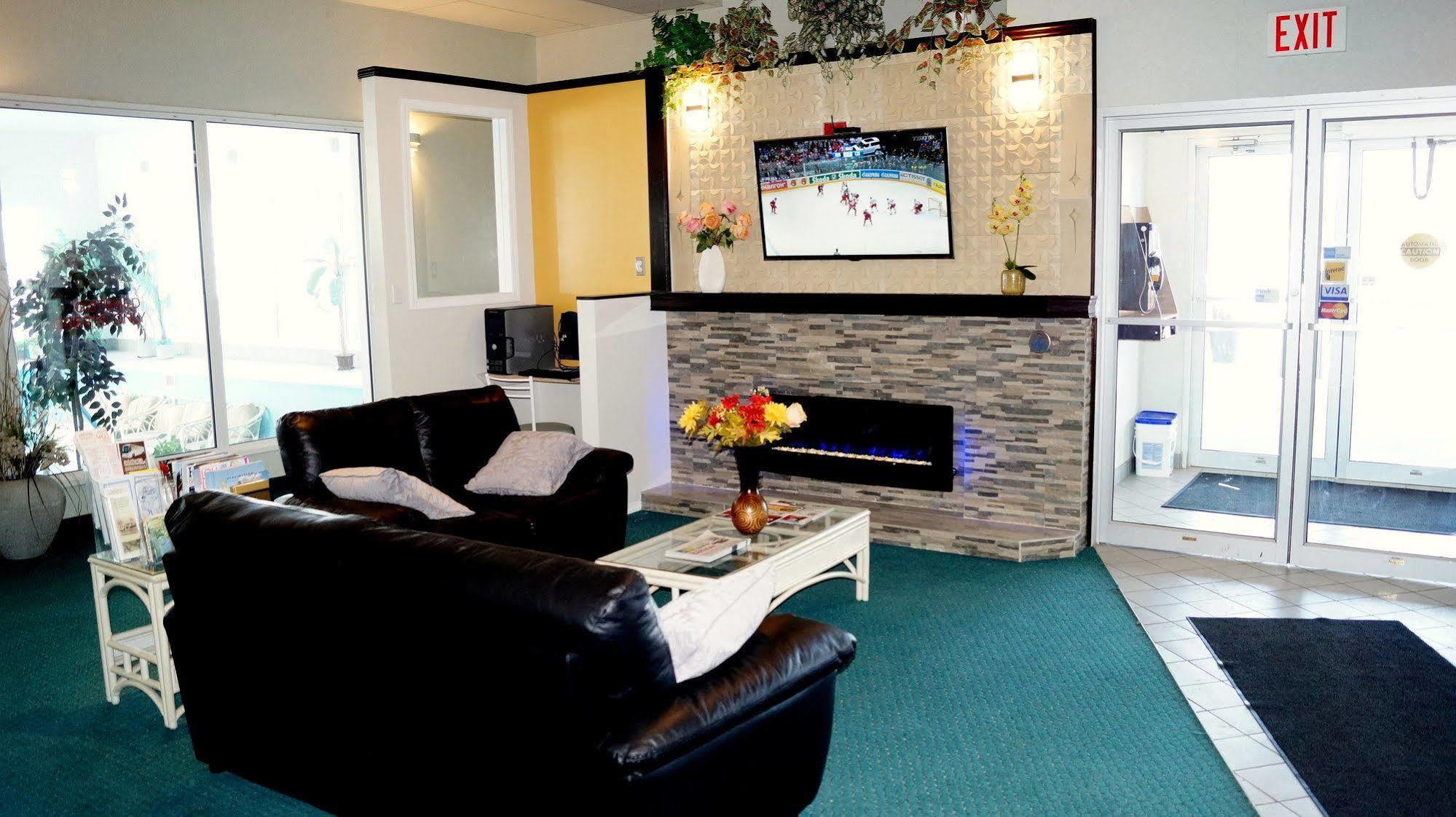 Bay Hill Inns & Suites Neepawa Extérieur photo