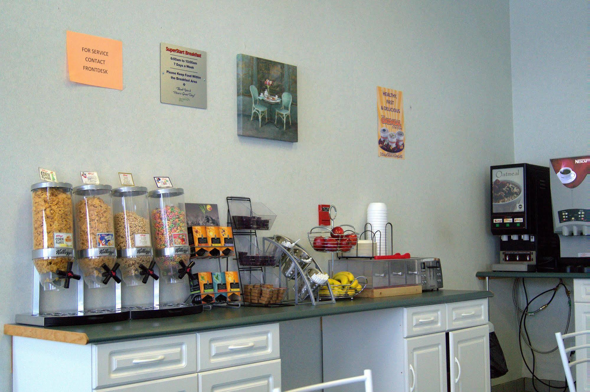 Bay Hill Inns & Suites Neepawa Extérieur photo