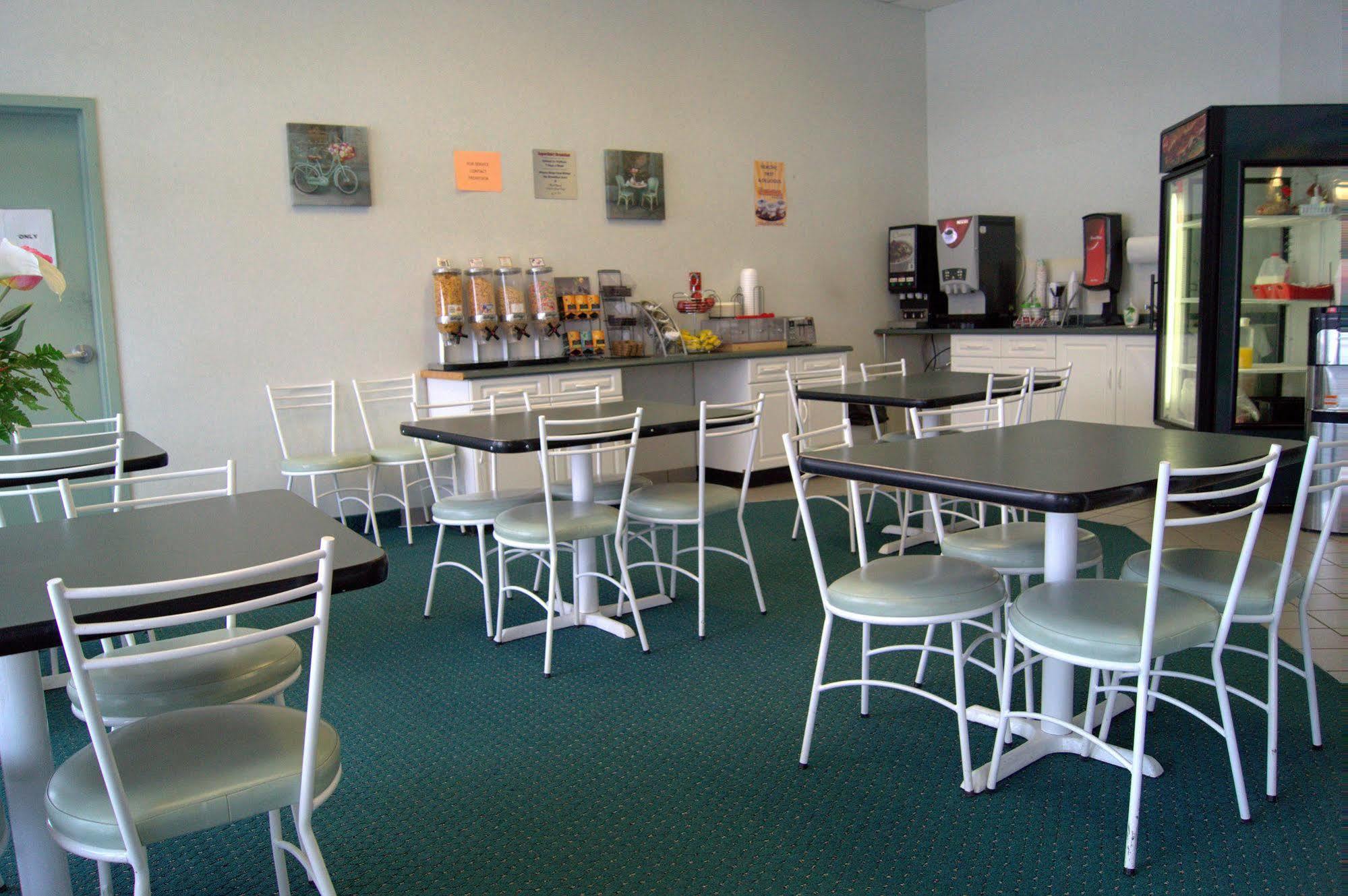 Bay Hill Inns & Suites Neepawa Extérieur photo