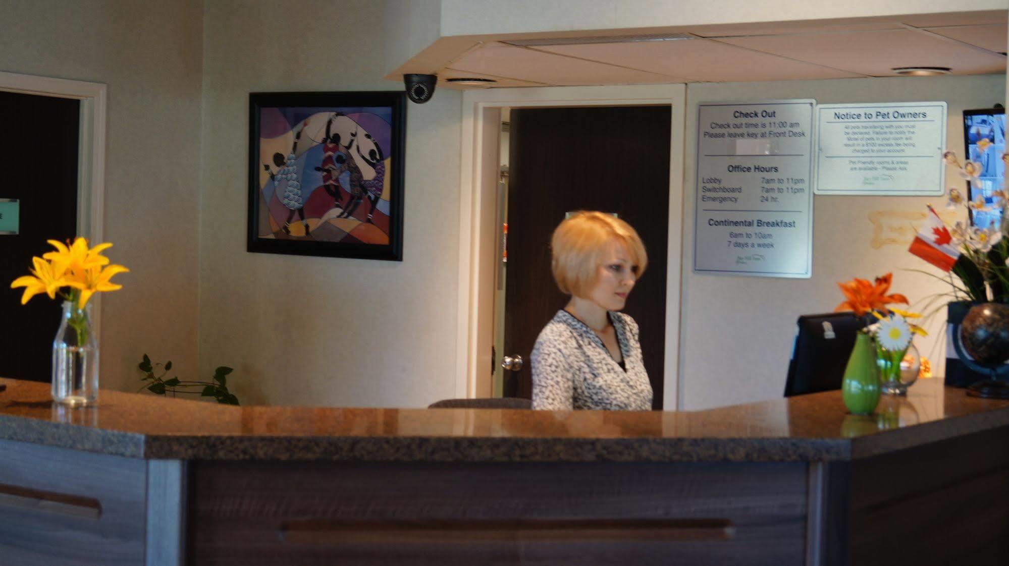 Bay Hill Inns & Suites Neepawa Extérieur photo