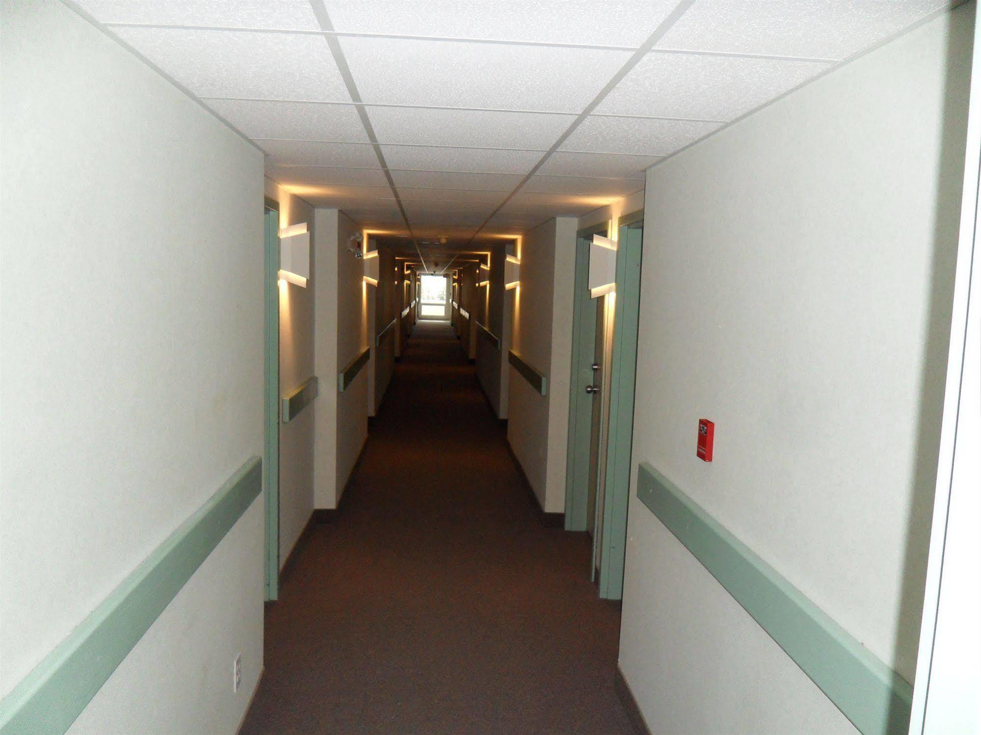 Bay Hill Inns & Suites Neepawa Extérieur photo