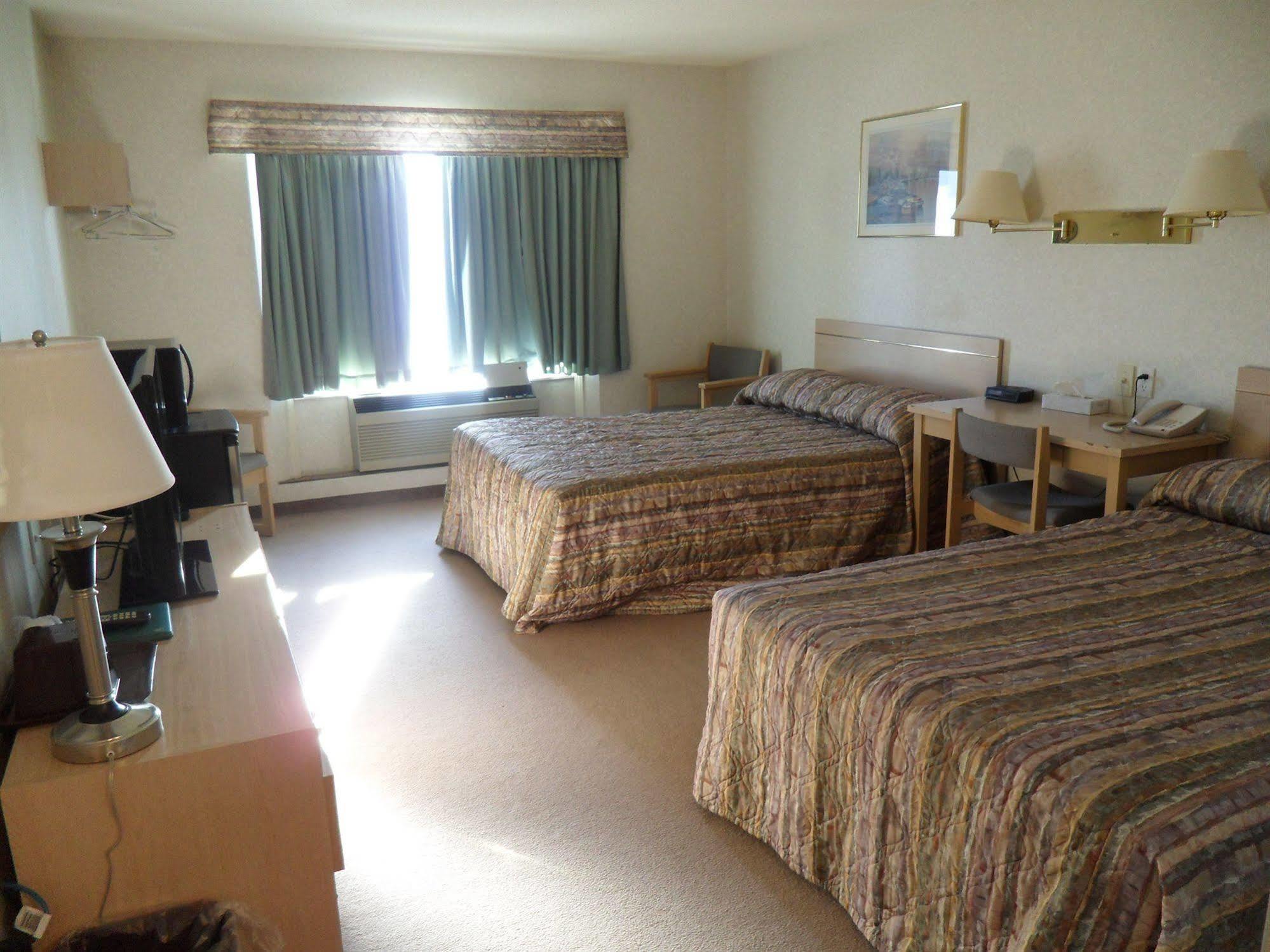 Bay Hill Inns & Suites Neepawa Extérieur photo