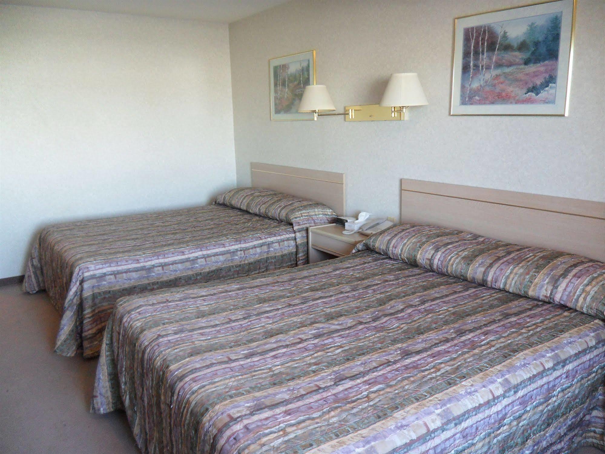 Bay Hill Inns & Suites Neepawa Extérieur photo