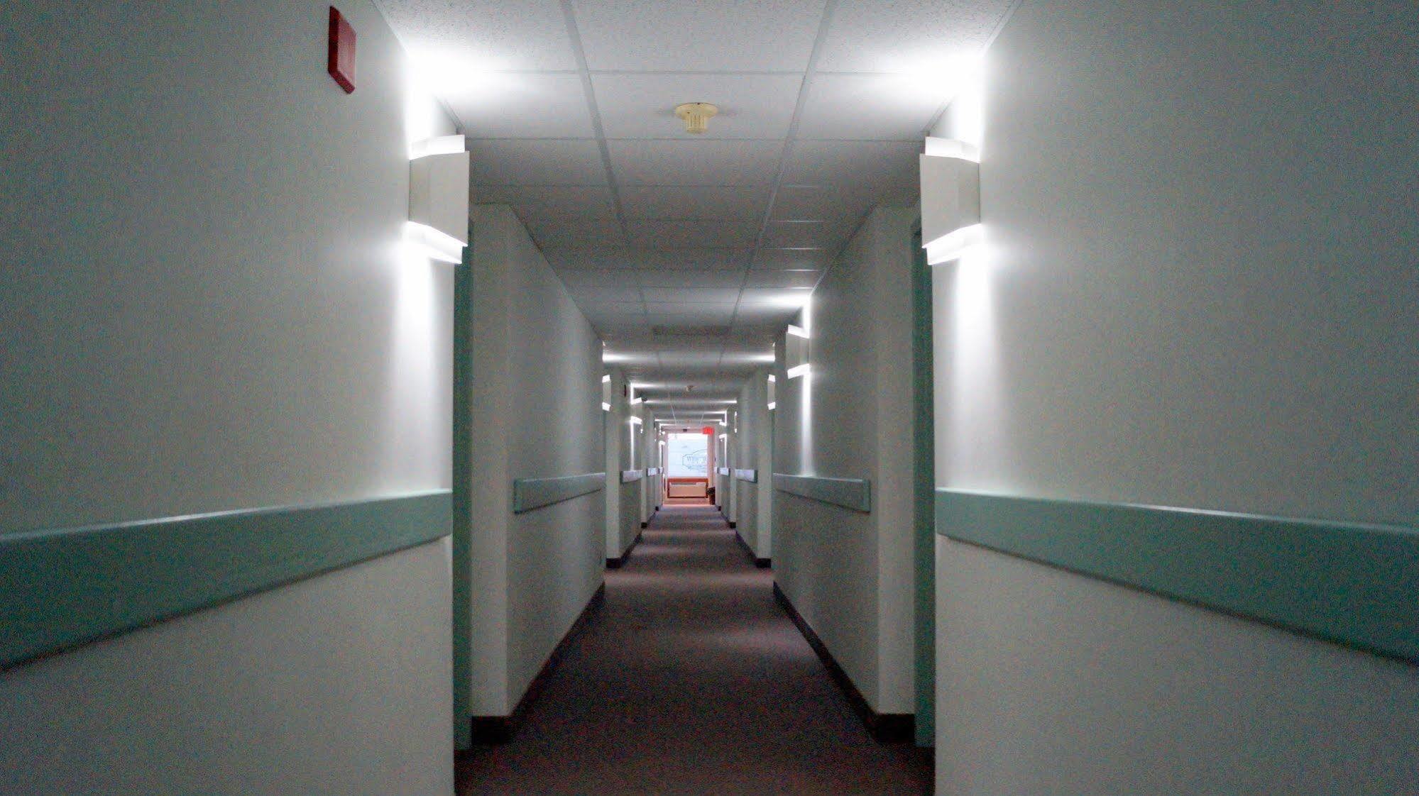 Bay Hill Inns & Suites Neepawa Extérieur photo