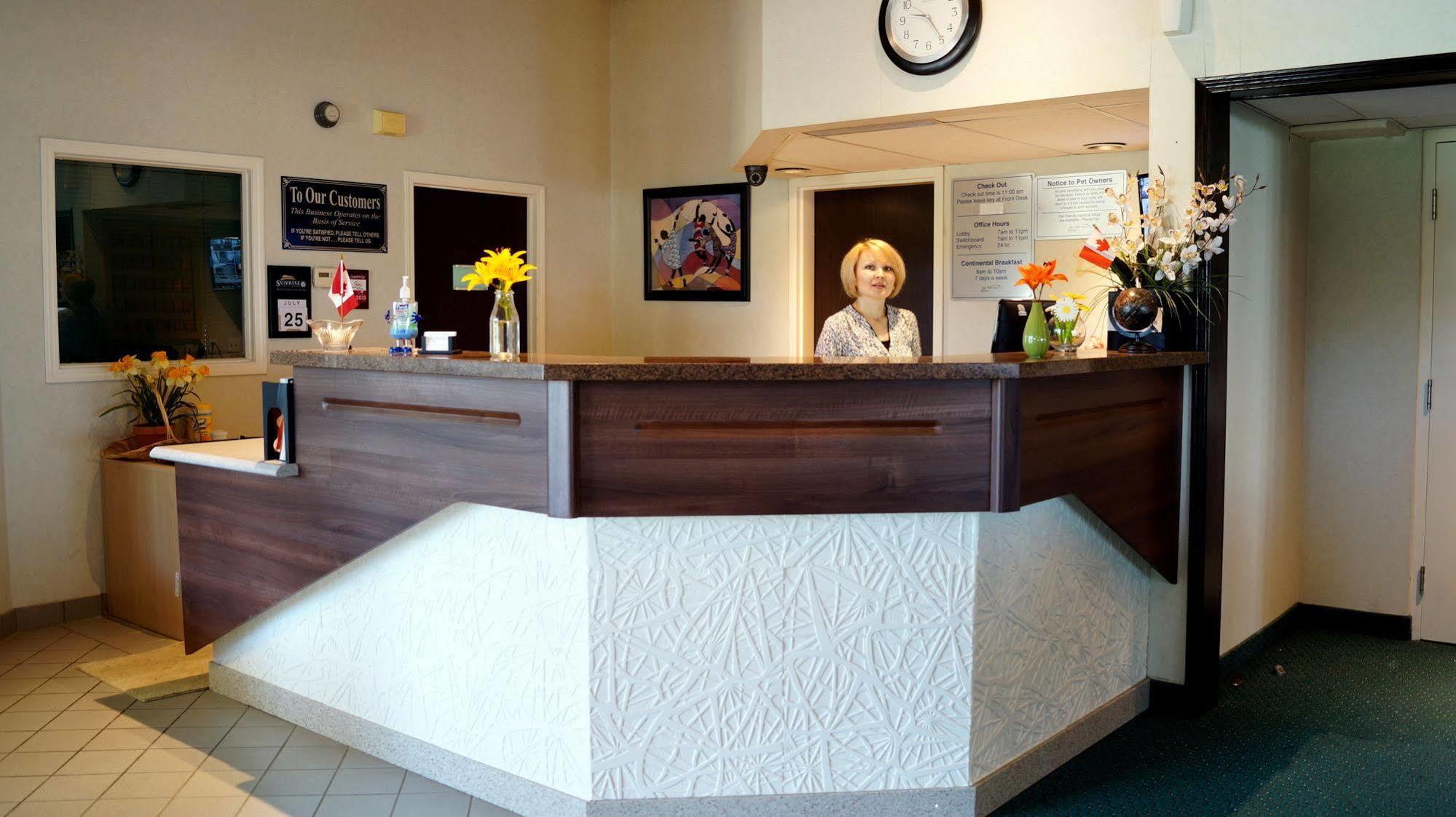 Bay Hill Inns & Suites Neepawa Extérieur photo