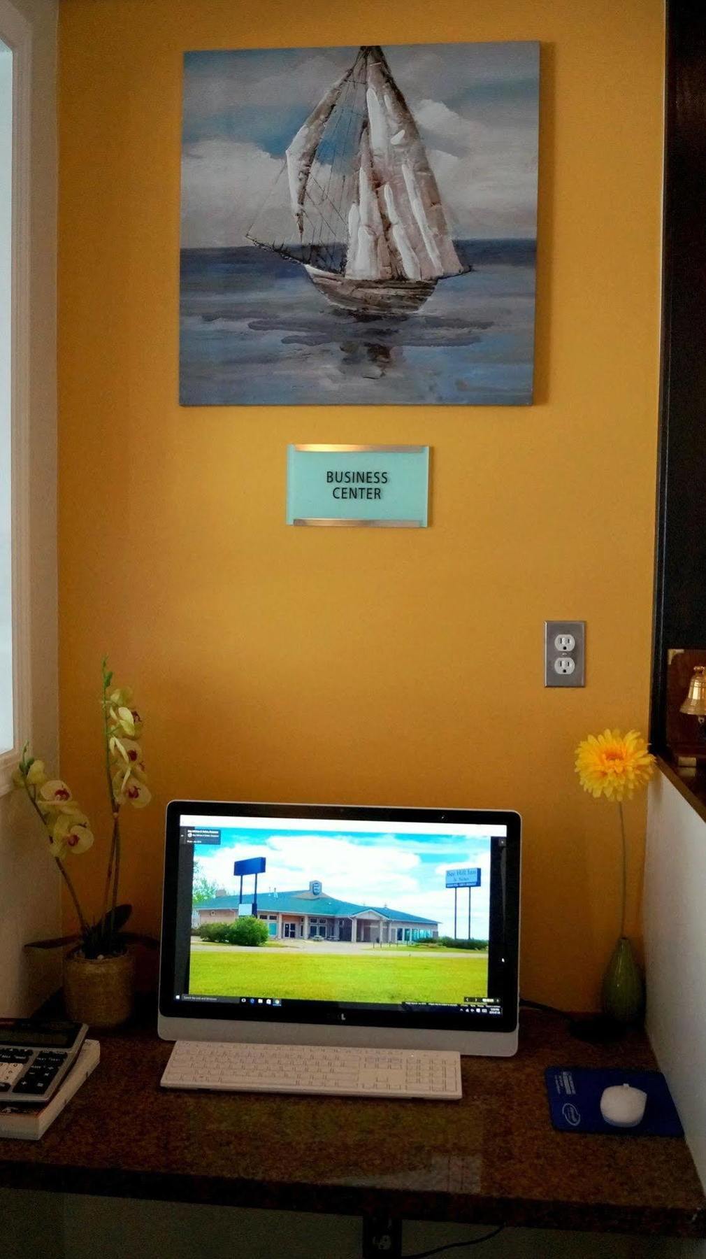 Bay Hill Inns & Suites Neepawa Extérieur photo