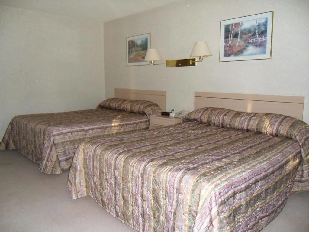 Bay Hill Inns & Suites Neepawa Extérieur photo