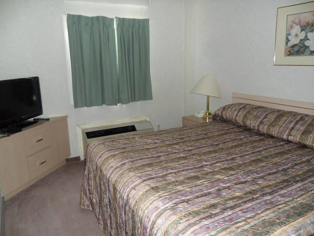 Bay Hill Inns & Suites Neepawa Extérieur photo