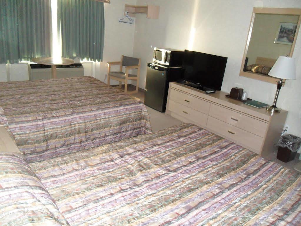 Bay Hill Inns & Suites Neepawa Extérieur photo