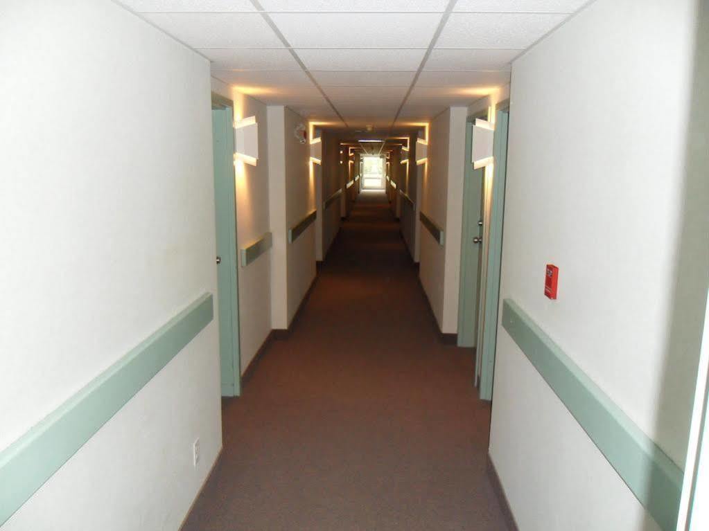 Bay Hill Inns & Suites Neepawa Extérieur photo