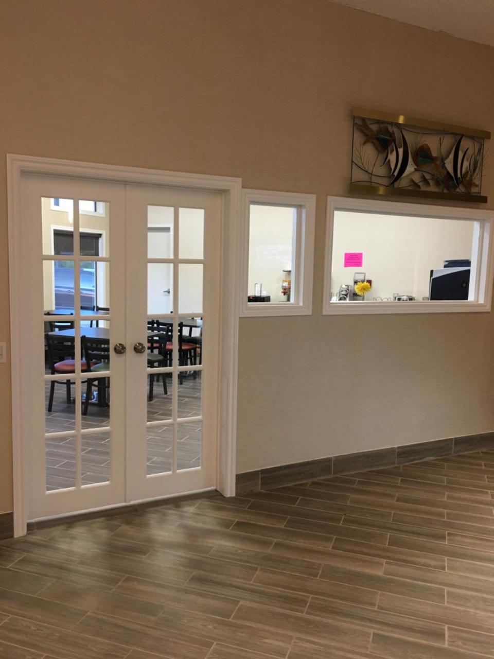 Bay Hill Inns & Suites Neepawa Extérieur photo
