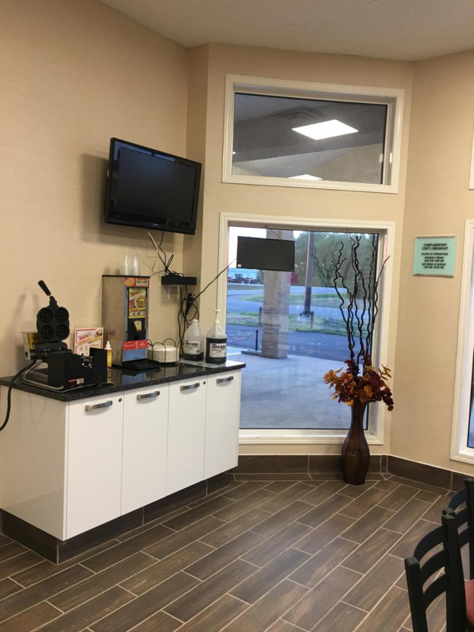 Bay Hill Inns & Suites Neepawa Extérieur photo
